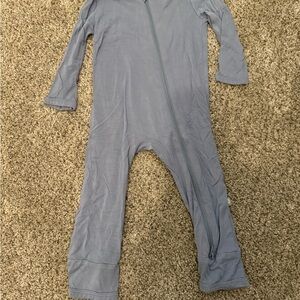Kyte BABY zippered romper in gray/blue